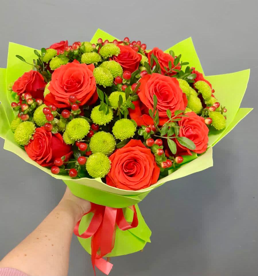 Букет цветов из: Хризантемы и Розы в Североморске