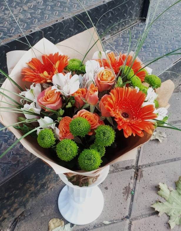 Букет цветов из: Герберы, Хризантемы, Альстромерии и Розы в Североморске