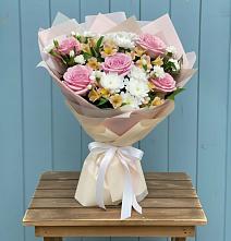 Букет цветов из:  Гвоздики, Орхидеи и Розы #REPLACE_PRED# Североморске