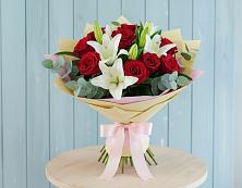 Букет цветов из:  Лилии и Розы в Североморске
