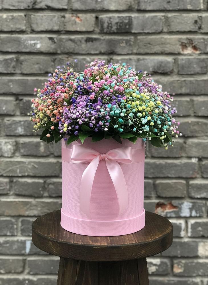 Цветочная композиция из Гипсофила и Розы в шляпной коробке в Североморске
