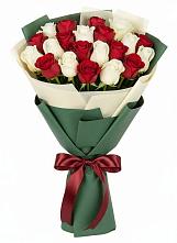 Букет Микс из красных и белых роз в Североморске