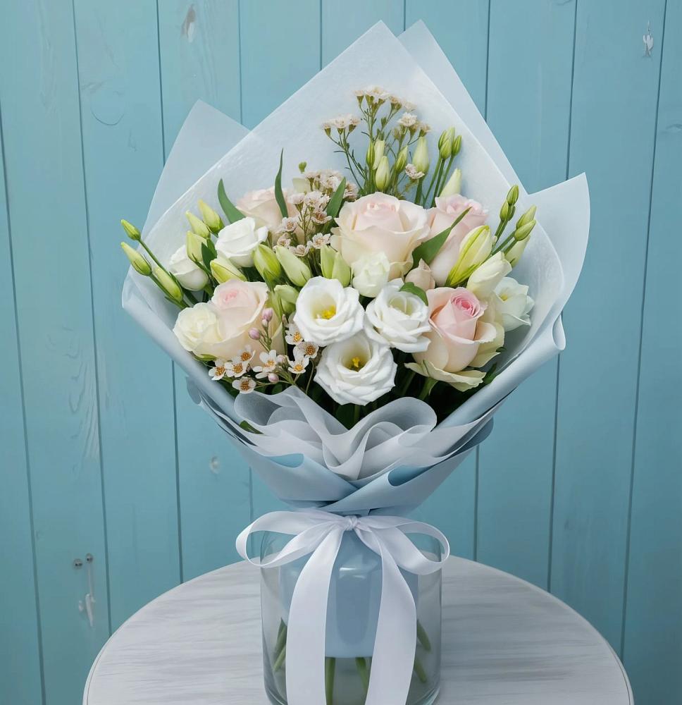 Букет цветов из: Розы и Лизиантусы в Североморске