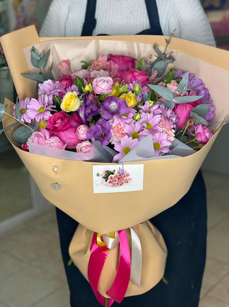 Букет цветов из: Хризантемы, Гвоздики и Альстромерии в Североморске