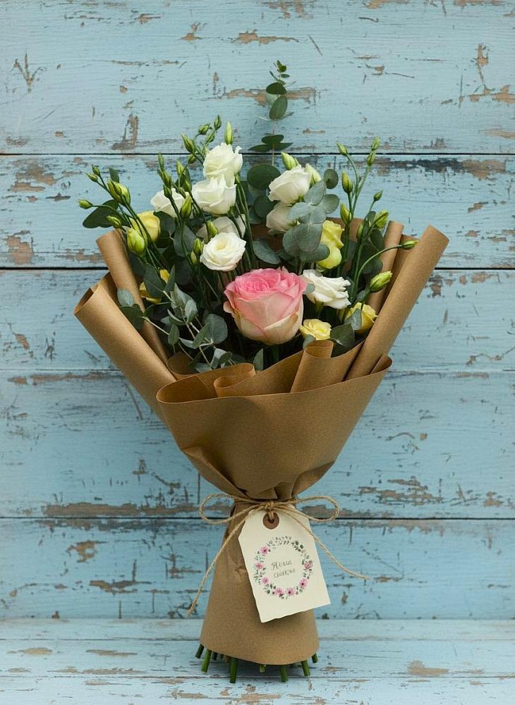 Букет цветов из: Розы и Лизиантусы в Североморске