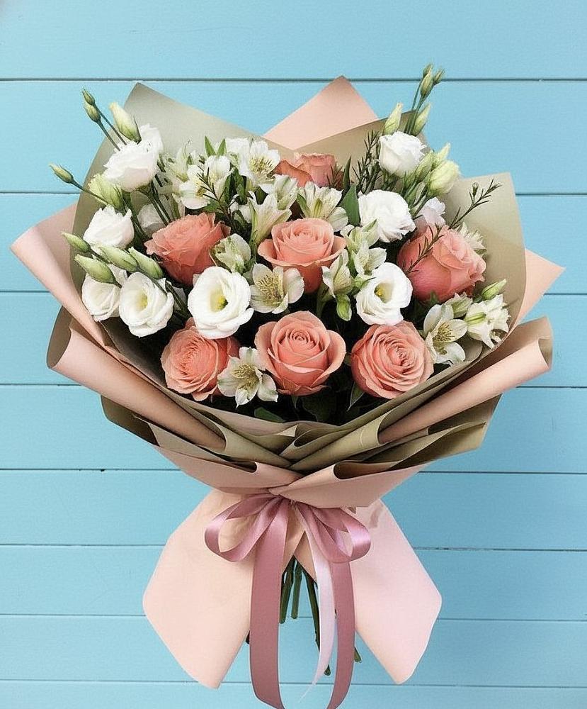 Букет цветов из: Розы, Альстромерии и Лизиантусы в Североморске