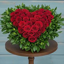 Цветочная композиция из Розы в виде сердца в Североморске