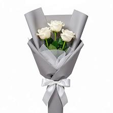 Букет 3 белые розы в Североморске