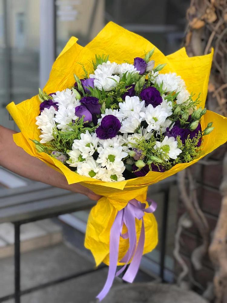 Букет цветов из: Ирисы, Хризантемы и Ромашки в Североморске