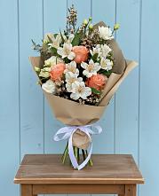 Букет цветов из:  Альстромерии, Лизиантусы, Розы и Хризантемы в Североморске
