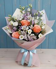 Букет цветов из:  Лизиантусы, Розы, Альстромерии и Гипсофила в Североморске
