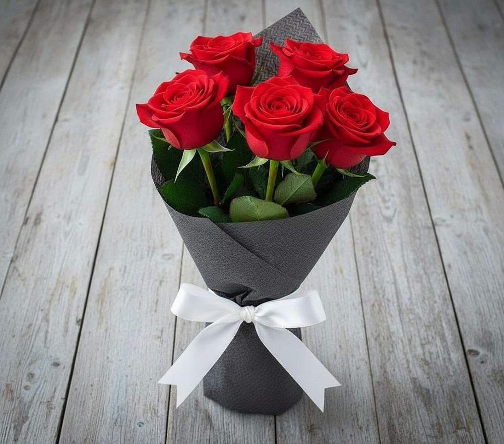 Букет 5 Красных роз Эдлесс Лав в Североморске
