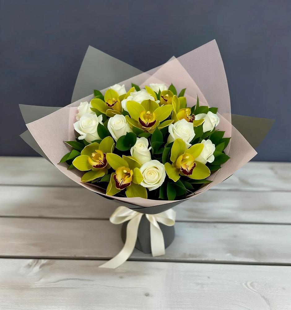 Букет цветов из: Орхидеи и Розы в Североморске