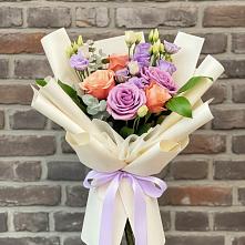 Букет цветов из:  Лизиантусы и Розы в Североморске