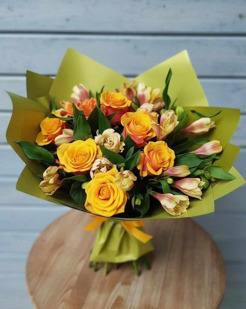 Букет цветов из: Альстромерии и Розы в Североморске