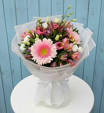 Букет цветов из:  Герберы, Альстромерии и Лизиантусы в Североморске