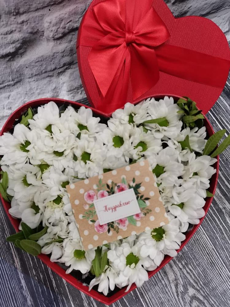 Цветочная композиция из Хризантемы в виде сердца в Североморске