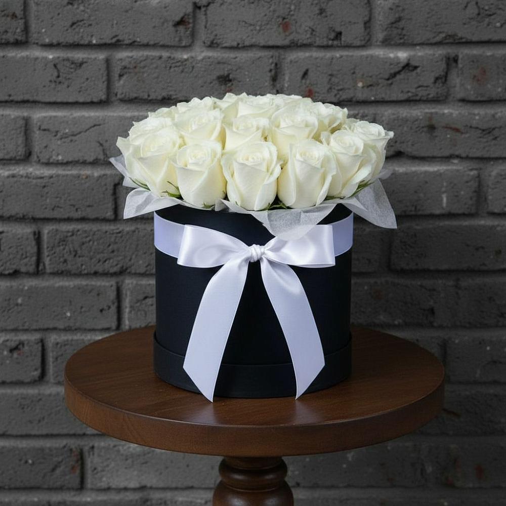 Цветочная композиция из Розы в шляпной коробке в Североморске