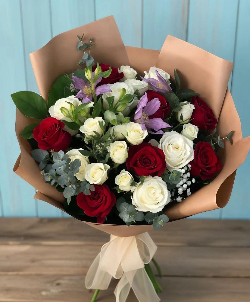 Букет цветов из: Розы и Альстромерии в Североморске